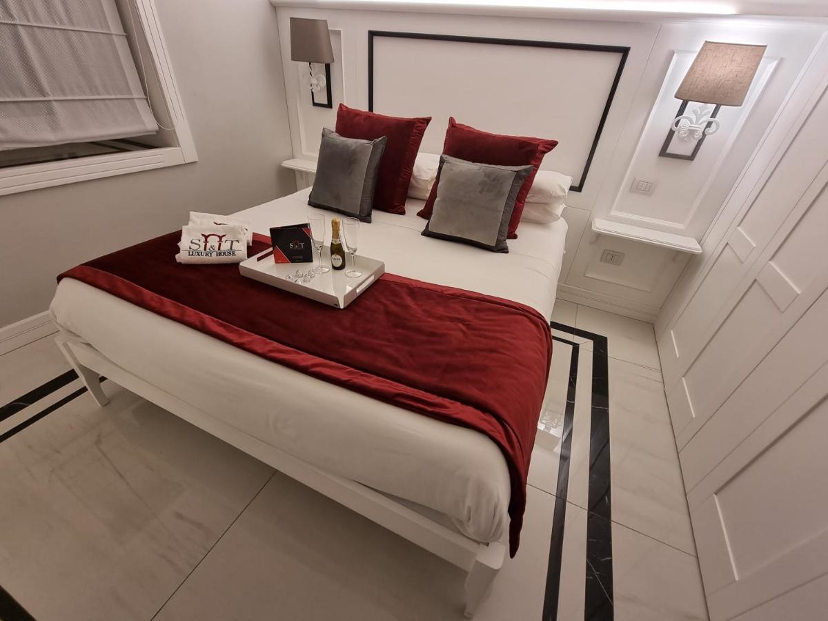 Apartamento S&T Luxury House In Plebiscito Square Nápoles Exterior foto